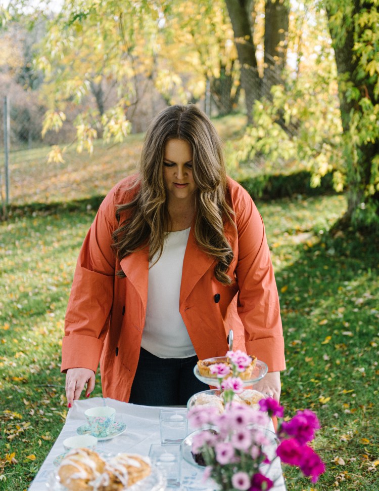 Event designer adjusting table design